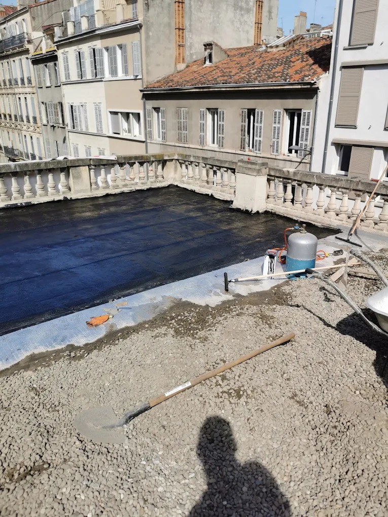 Terrasse gravillonnée après application résine d'étanchéité, Sundgau (68)